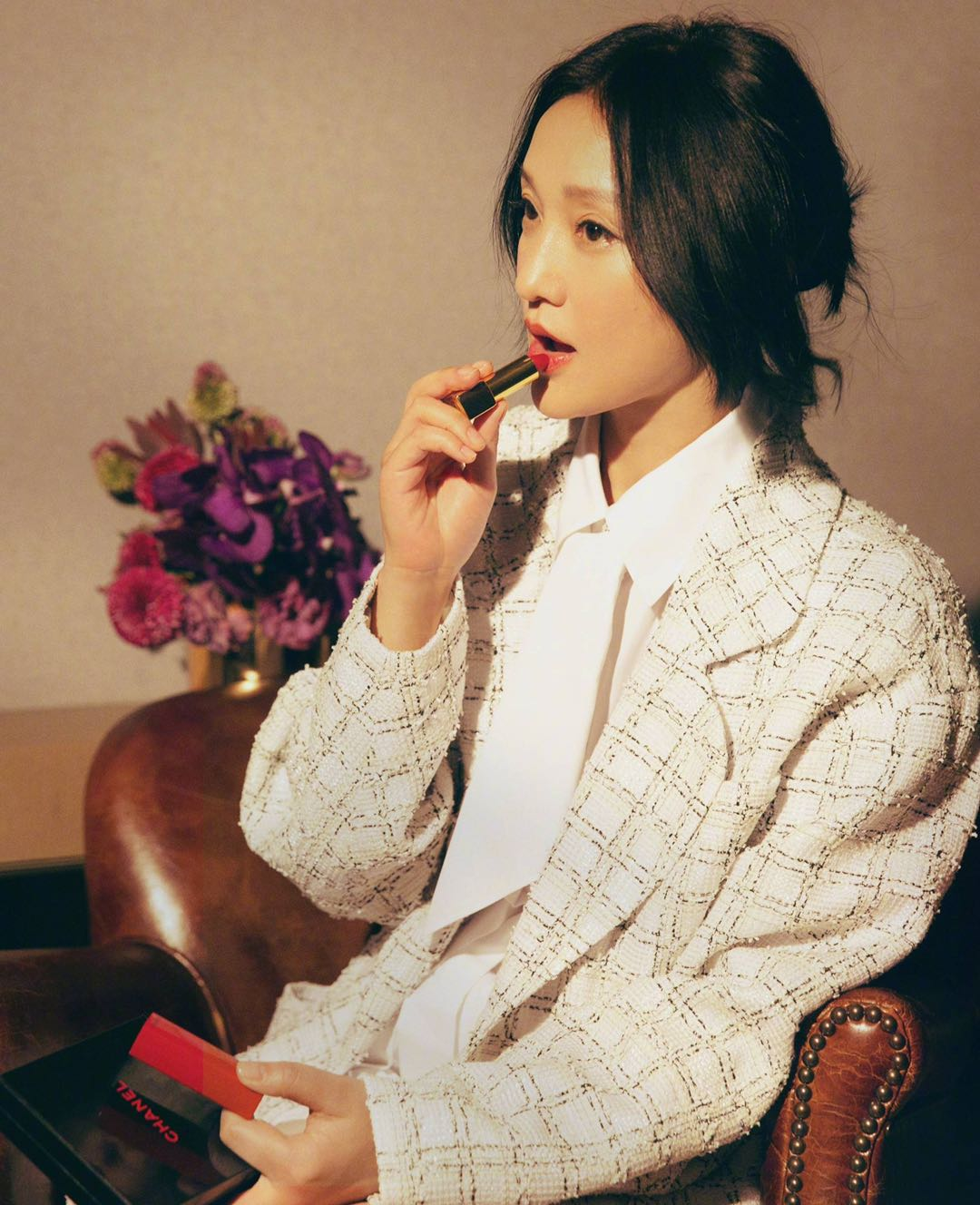 周迅被爆离婚后首现身，颈纹眼袋发际线后移，