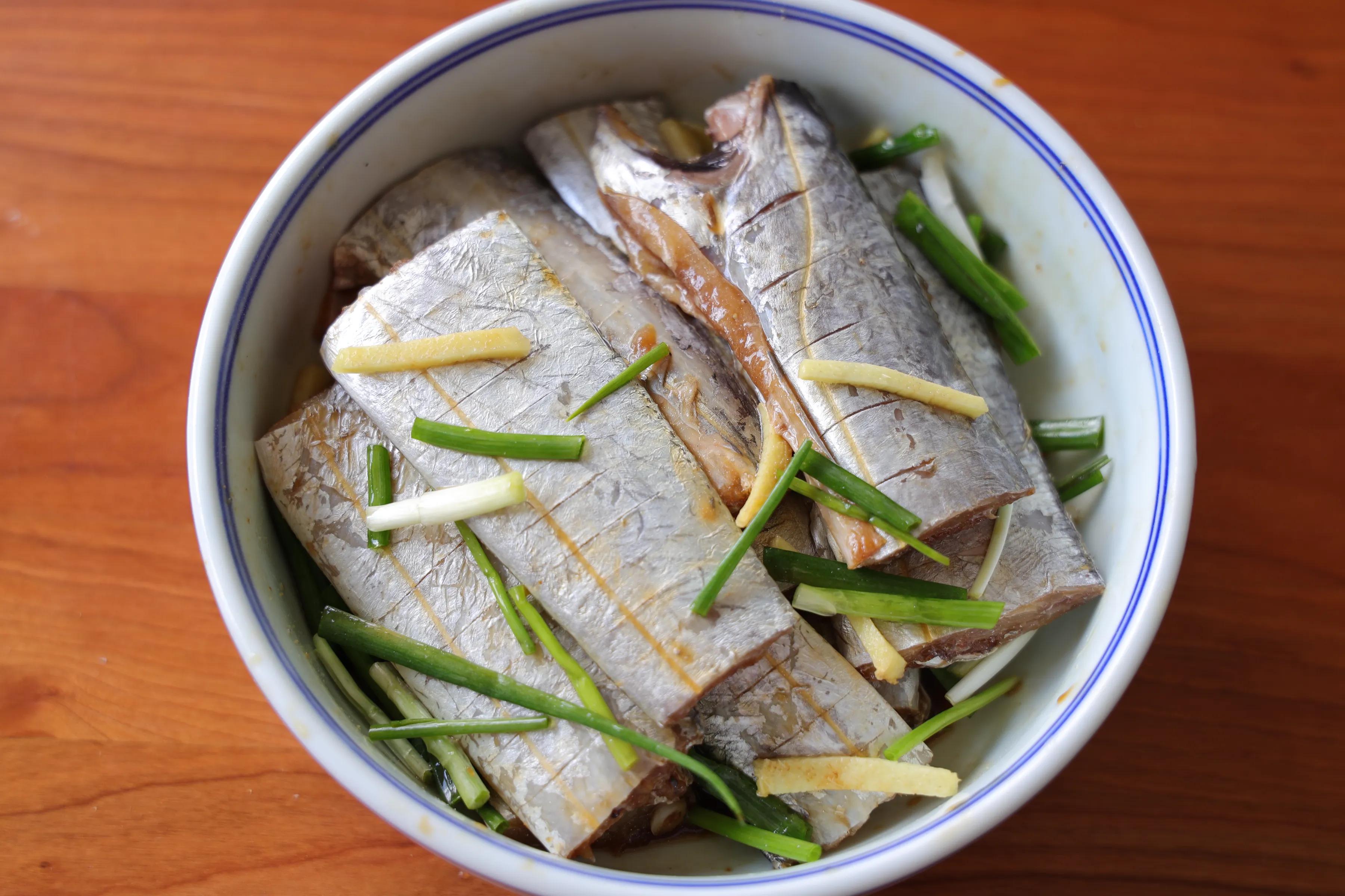 带鱼这样煎，肉质鲜嫩入味，而且简单好做，大暑过后马上做起来