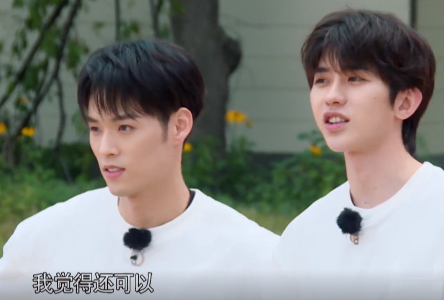 《奔跑吧》最不怕脏的嘉宾，玩游戏全程趴在泥水里，比郑恺还狠