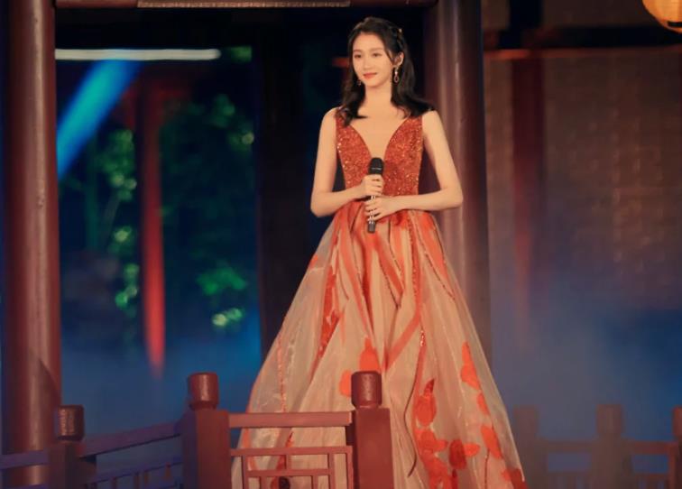 关晓彤说自己是在逃格格是什么意思,网友