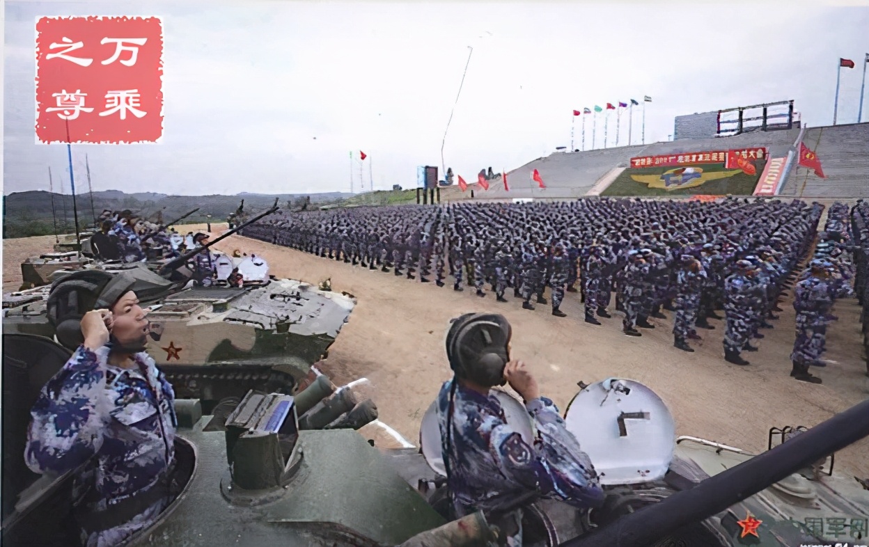 中国两支现役轻装甲部队，一支是未来军队，一方还停留在二战时期