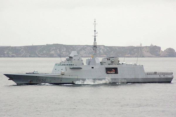 国产“双面小盾”惊现试验舰，新一代054B护卫舰