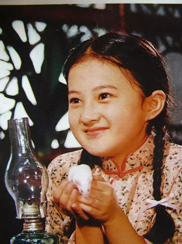 红极一时的"小婉君"，为学业放弃演戏，现40岁还未结婚