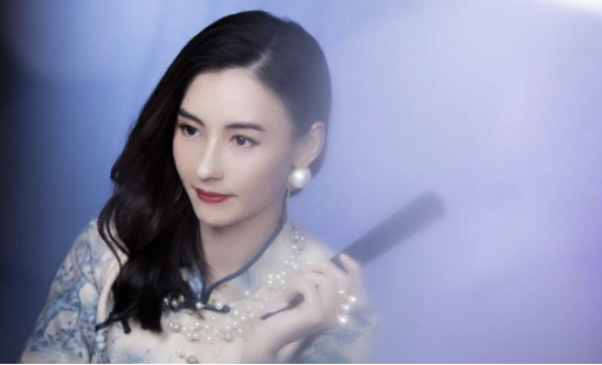 张柏芝三天就赚3千万，妈妈与男友共抽一支烟，