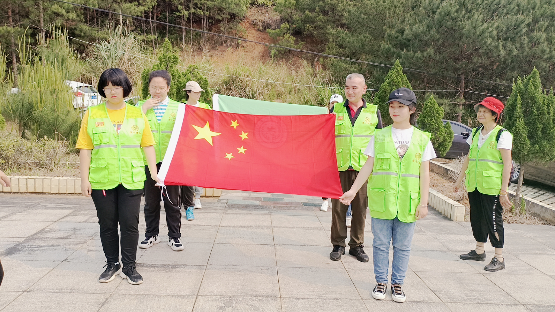 清明追忆英烈，弘扬爱国精神
