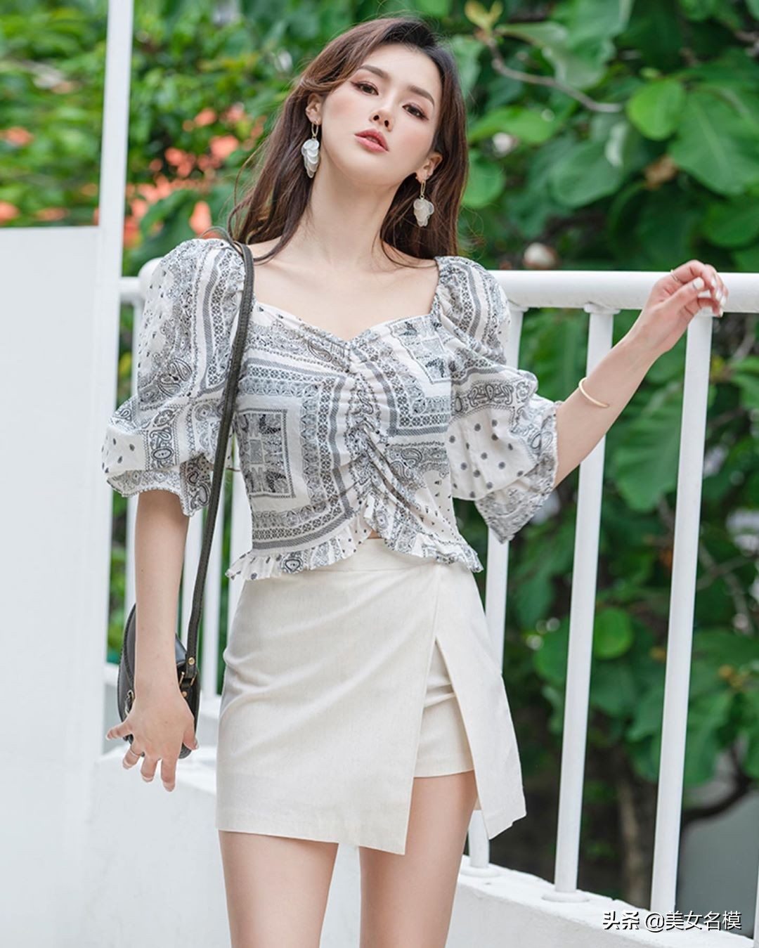 泡泡袖花邊上衣，甜美優雅！