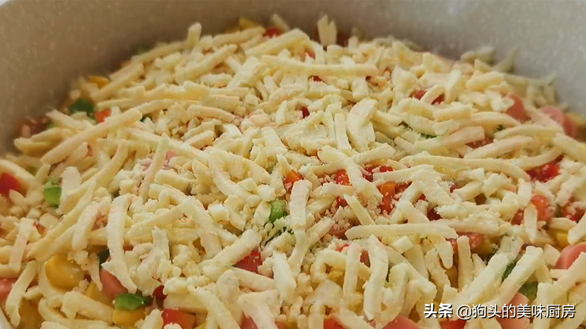 想吃披薩不用出去買，在家就能做，不和麵不揉麵，十分鐘就出鍋