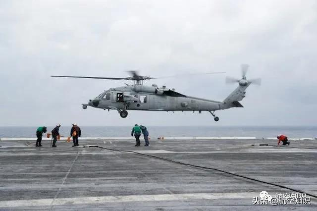 中国粉丝为韩偶像定制飞机；美舰载机坠海，5人失踪
