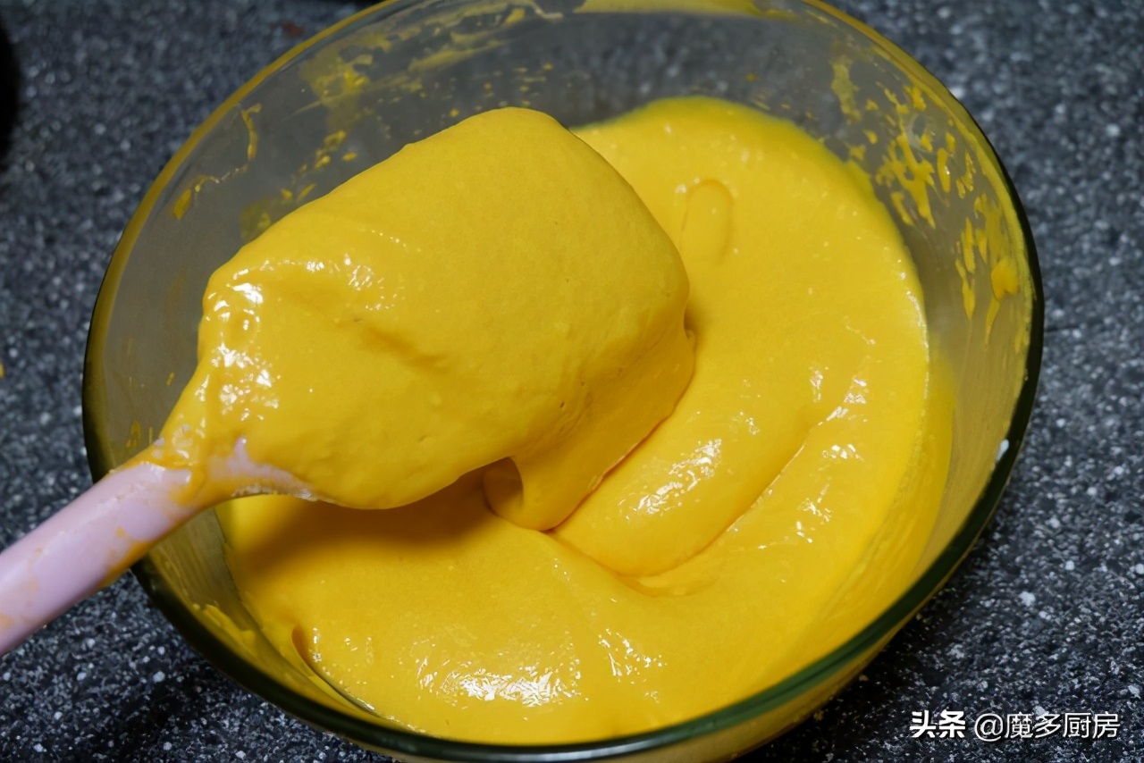 早餐蛋糕自己做，用料簡單做法更簡單，不用烤箱更輕鬆，香甜美味