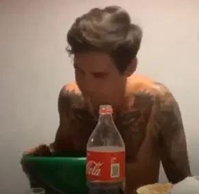 丧心病狂！俄网红直播活活冻死怀孕女友，观众却在叫好打赏？