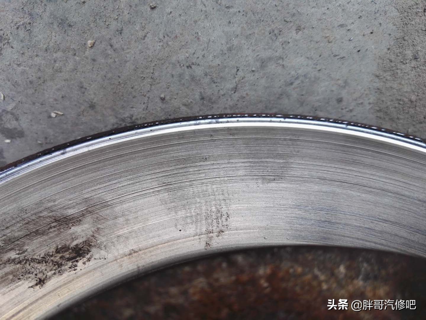 图片[8]_车主真厉害把刹车片后钢板当成刹车片使用 导致盘和分泵报废_5a汽车网