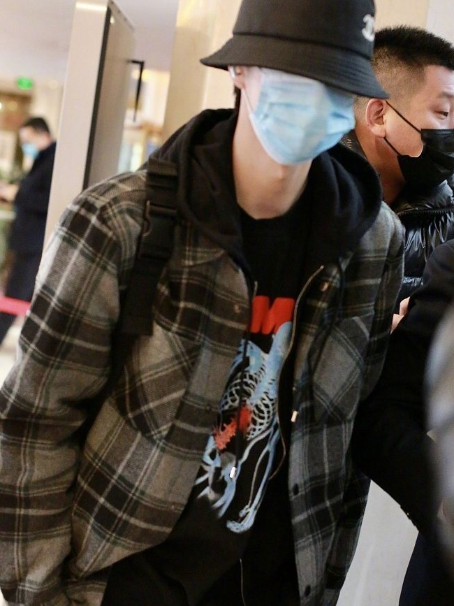 CCTV spring is late first couplet platoon: Li Yifeng, wang Yibo, jiang Shu shadow, 1000 royal seal, hot cling to show a body in succession