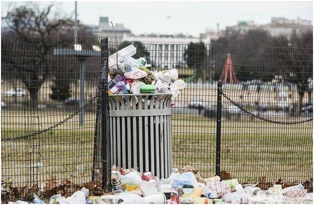 特朗普终于让步了！35天后，美国政府暂时重开