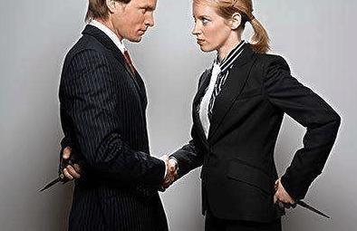 当你领导很讨厌你，你该怎么办？答案很简单