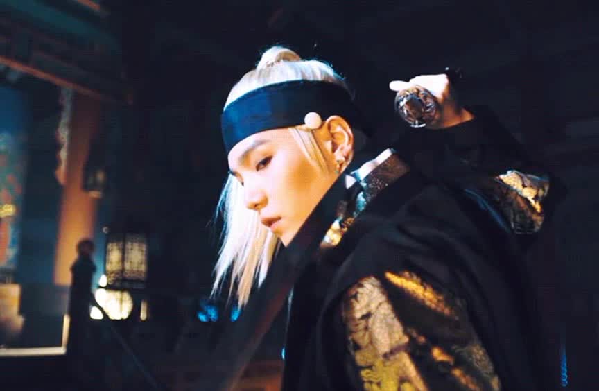 关于BTS的入伍问题，SUGA在新专辑里霸气回应：请