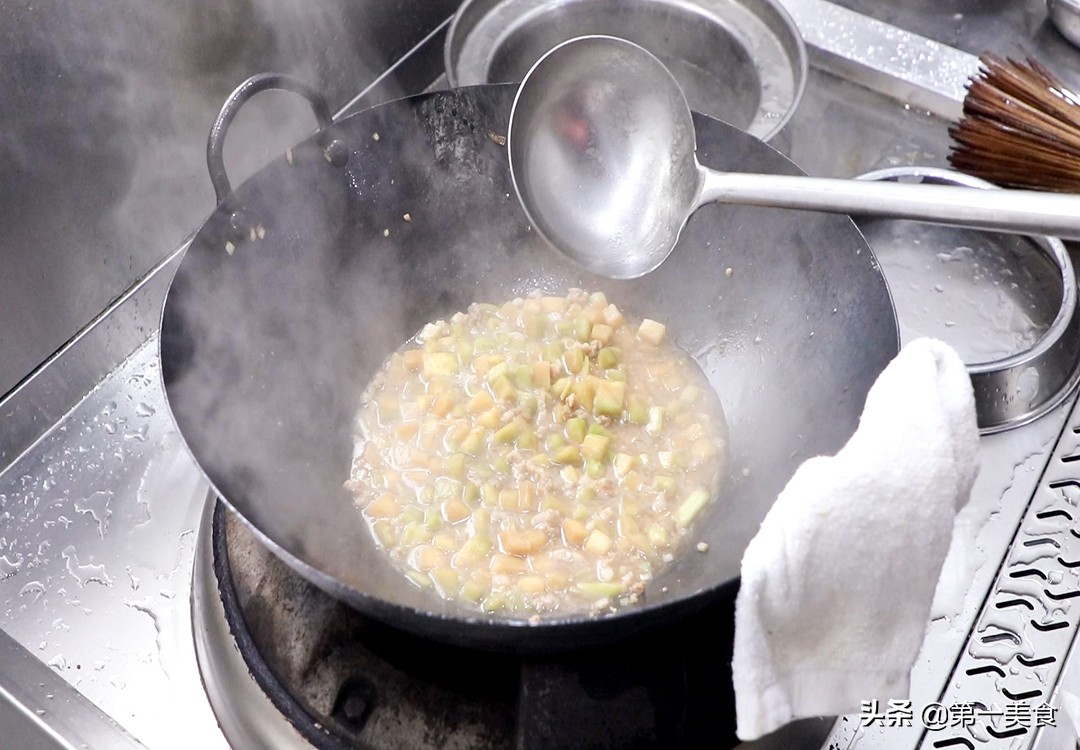 茄子打鹵面如何做好吃，廚師長(zhǎng)教你一招，鹵香勁道，方便快捷