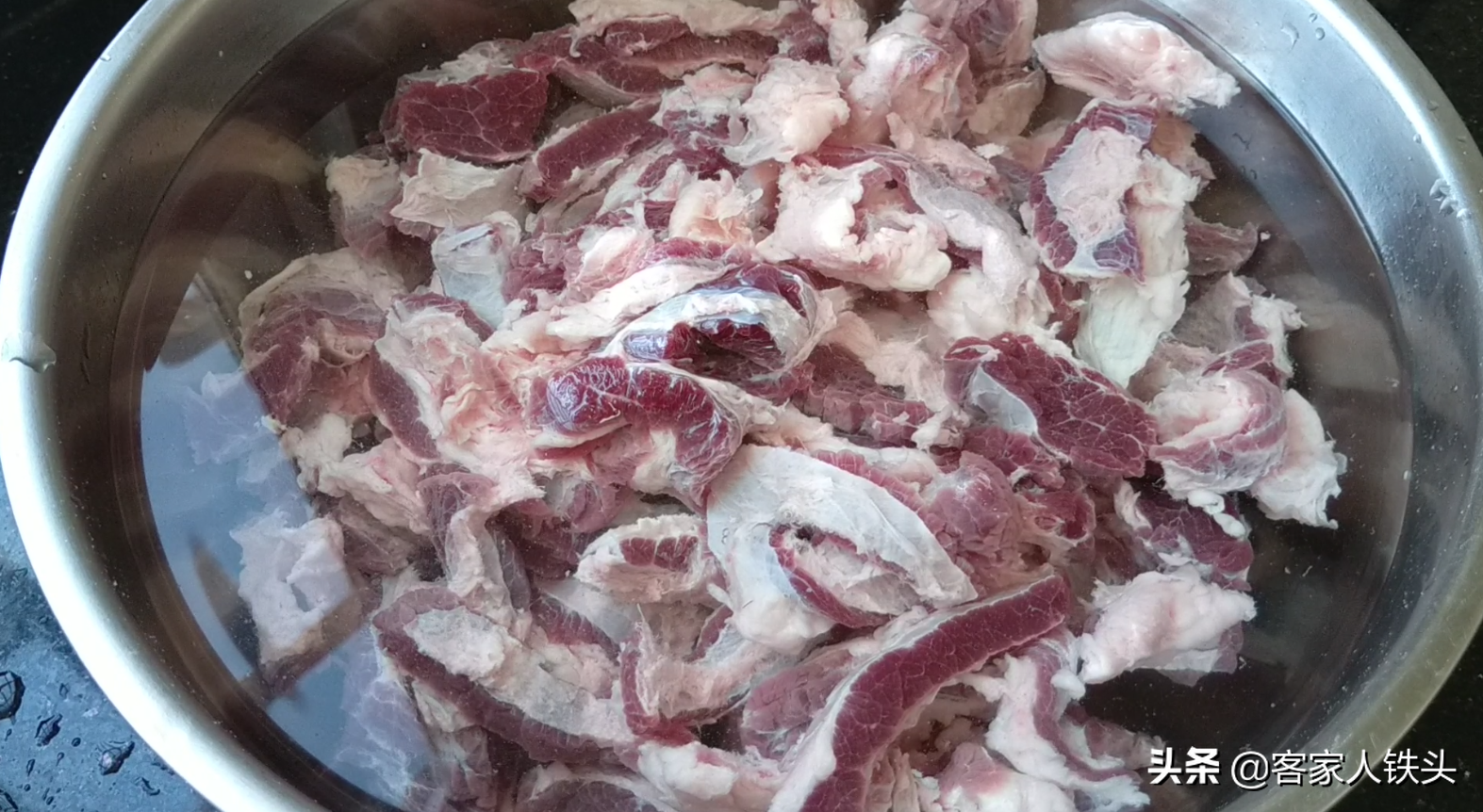 蘿蔔煲好吃有訣竅，加2斤牛腩燉一鍋，4個蘿蔔不夠吃，鮮香過癮