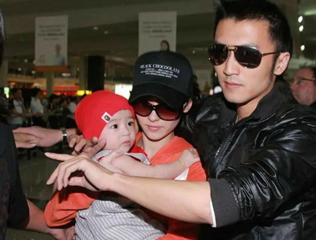 王菲周迅隔空义演：谁说爱过同一个男人，就不