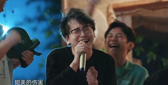 26岁彭昱畅遭遇中年危机，默默与小H告别，网友泪洒现场