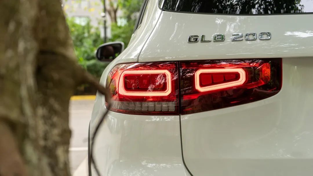 30多万+7座SUV+奔驰，GLB胜在同级“唯一性”|试驾