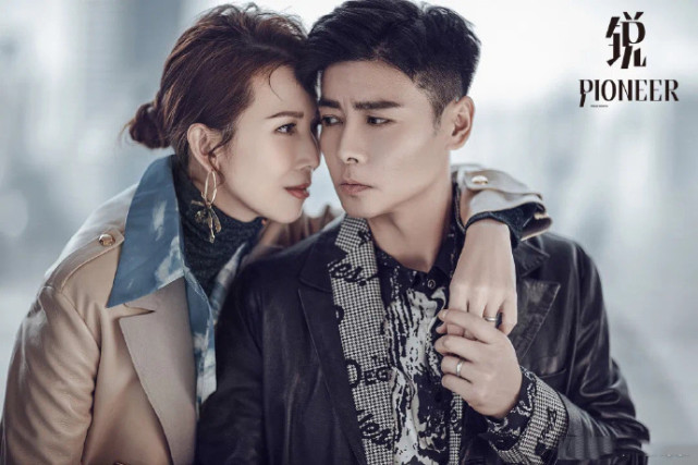 蔡少芬曬母子同框秀幸福，娘娘與兒子實力比萌，魚蛋似縮小版張晉