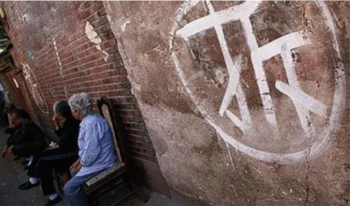 2018年亲兄弟反目成仇案：为抢遗产大打出手，弟弟用斧头砍哥哥