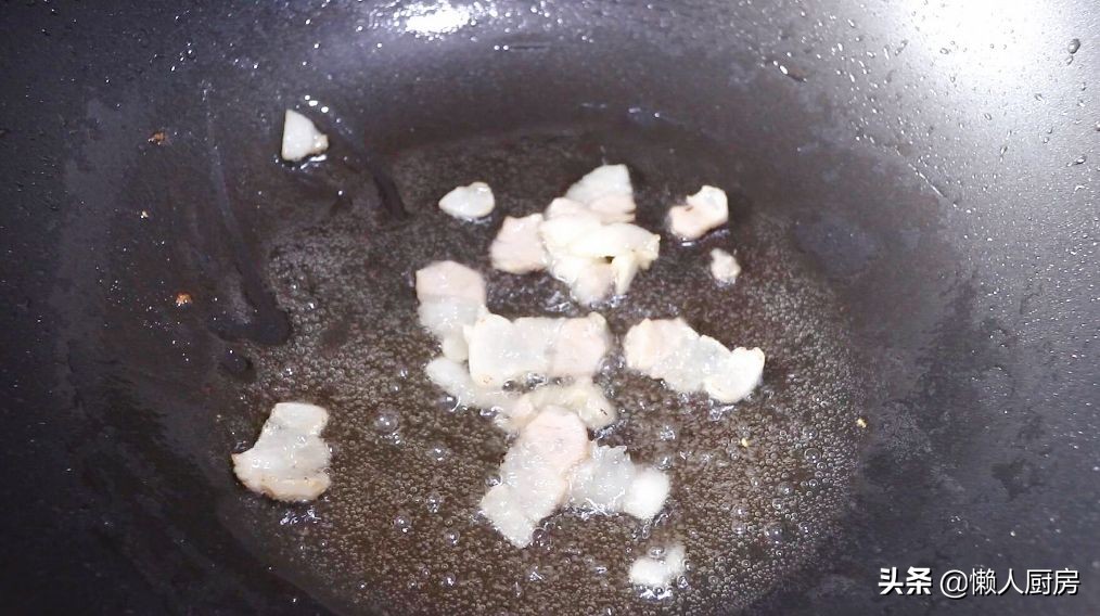 茄子和豆腐放在一起煮，會碰撞出什麼美味，天涼了就愛吃砂鍋菜