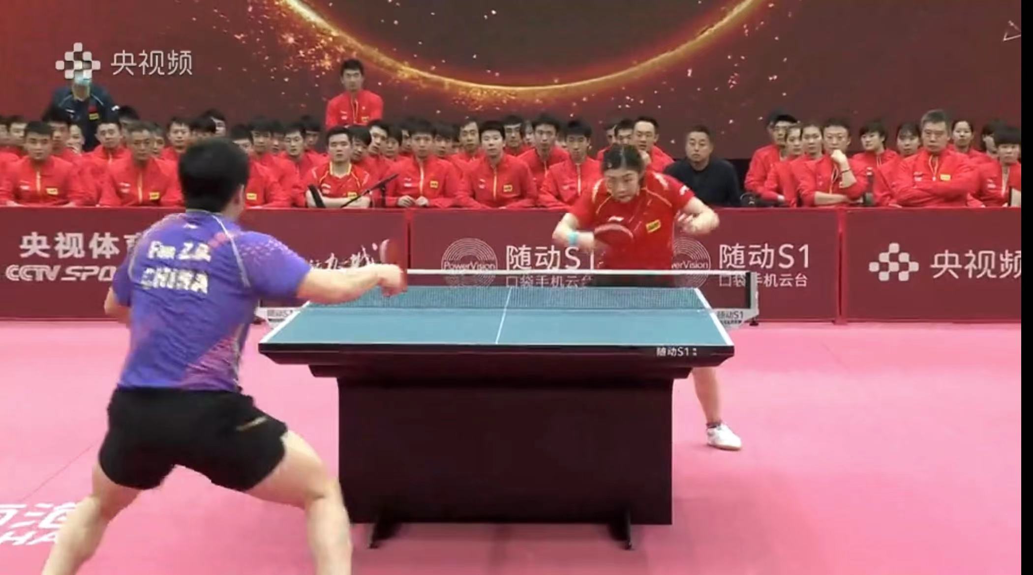 国乒花样多！奥运女团2-1胜男团！樊振东许昕输了，刘国梁却笑了