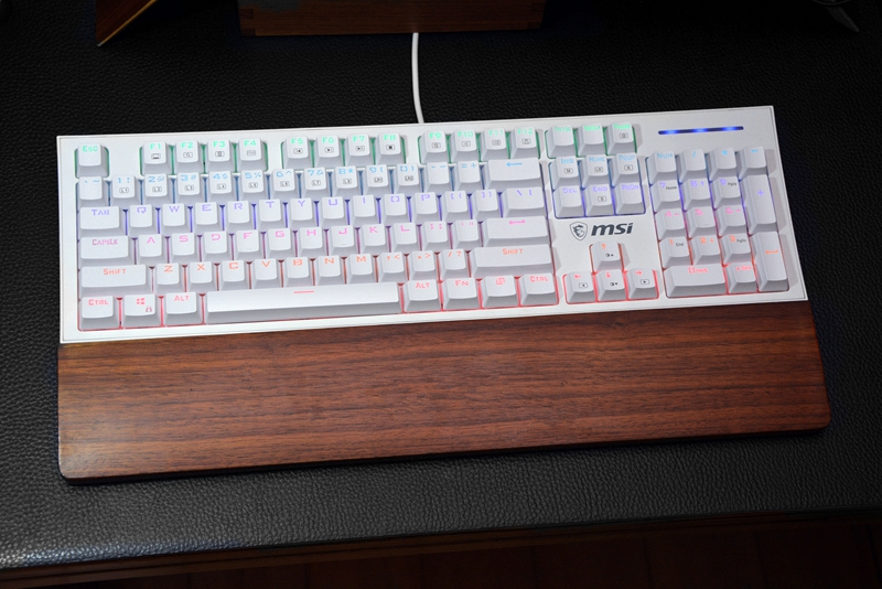 高特青轴、RGB侧灯、109元，微星这款让那些机械手感键盘瑟瑟发抖