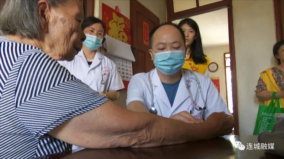 「我为群众办实事」中医宣传服务进社区 送医送药暖人心