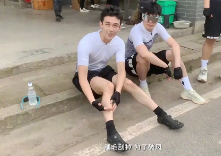 21岁童星吴磊自曝长胖10斤，难挡健硕肌肉，和童年样子大不同