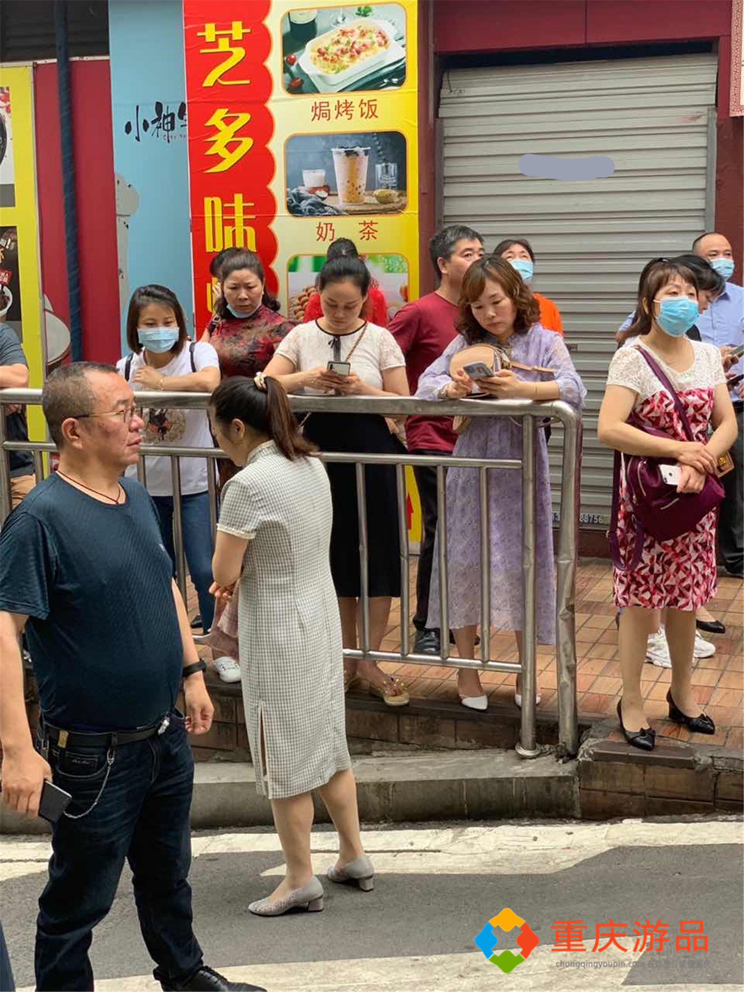 聚焦2021重庆高考：解放碑二十九中实况，家长送考热情不如往年