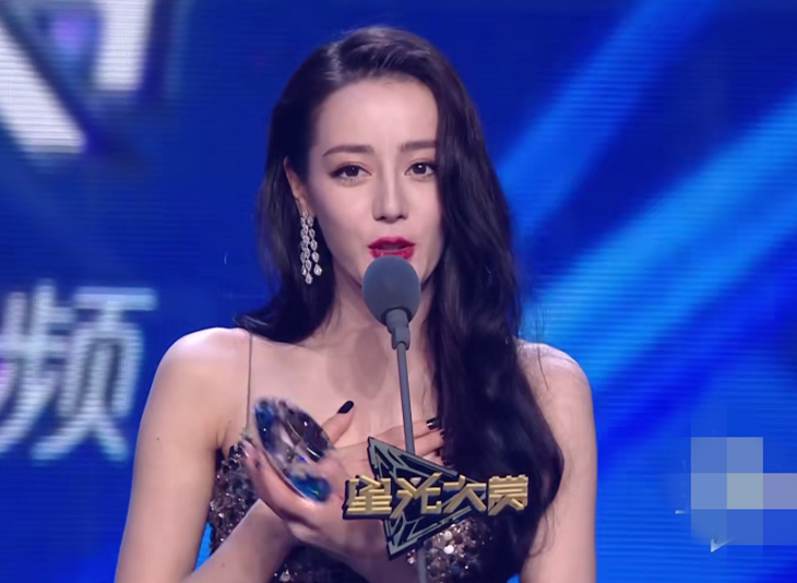 有人暗暗发糖，有人尴尬互动，星光大赏内场真