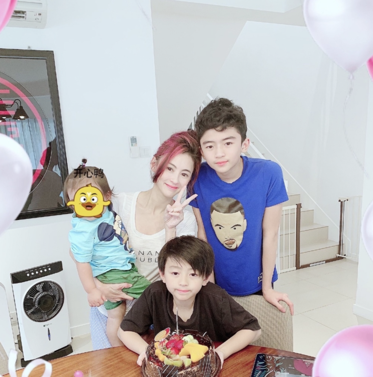 張柏芝為母親慶祝60歲生日，曬照秀母女情深，視母親為人生榜樣