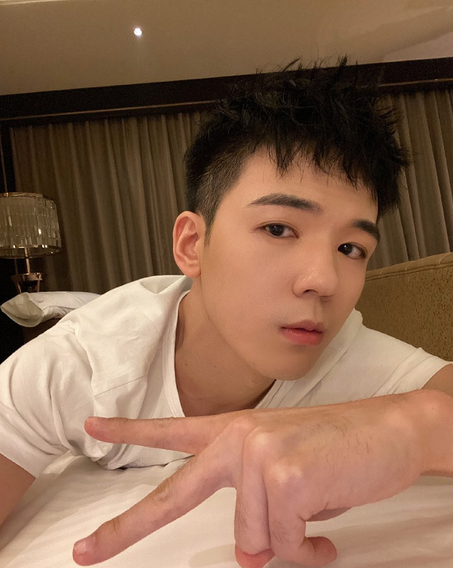 仝卓被劝退了？缺席声入人心男团打卡，微博认证改为超话主持人