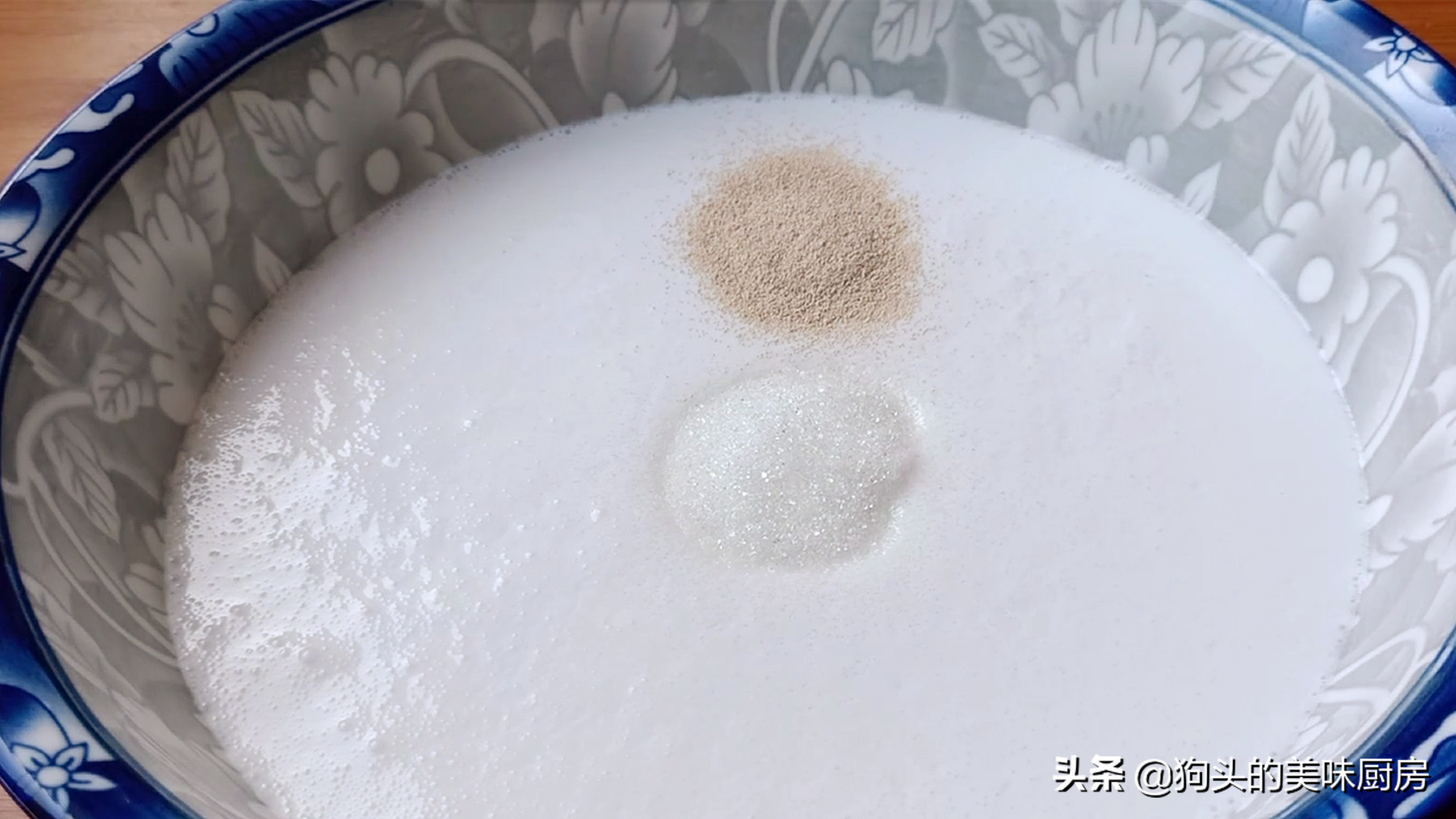 它比饅頭簡單，比麵包好吃，我家隔三差五就做，香甜鬆軟真好吃