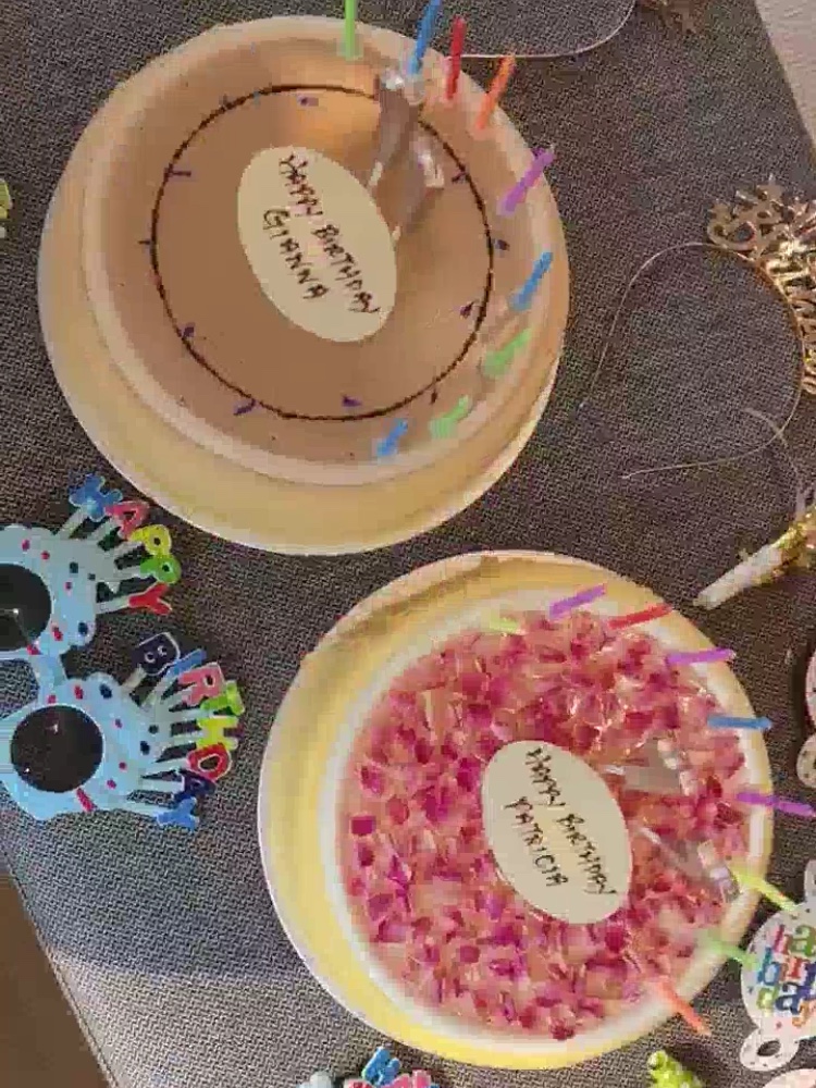 黎姿为双胞胎女儿庆祝11岁生日，左拥右抱超幸福，派对简单朴素