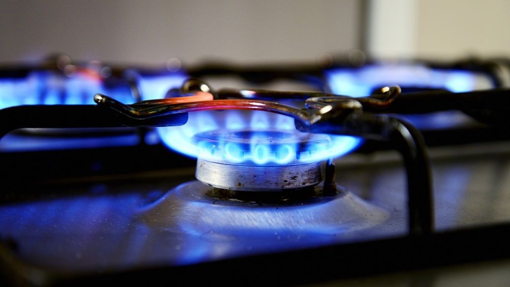 A red flame appears on the gas stove. What is causing this?A total of 2