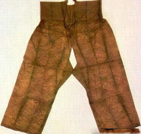 What is the ancient open trousers? Simple design but is very avant ...