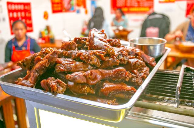 成都祥和里这条600米的美食巷子，要带5个胃才敢去吃
