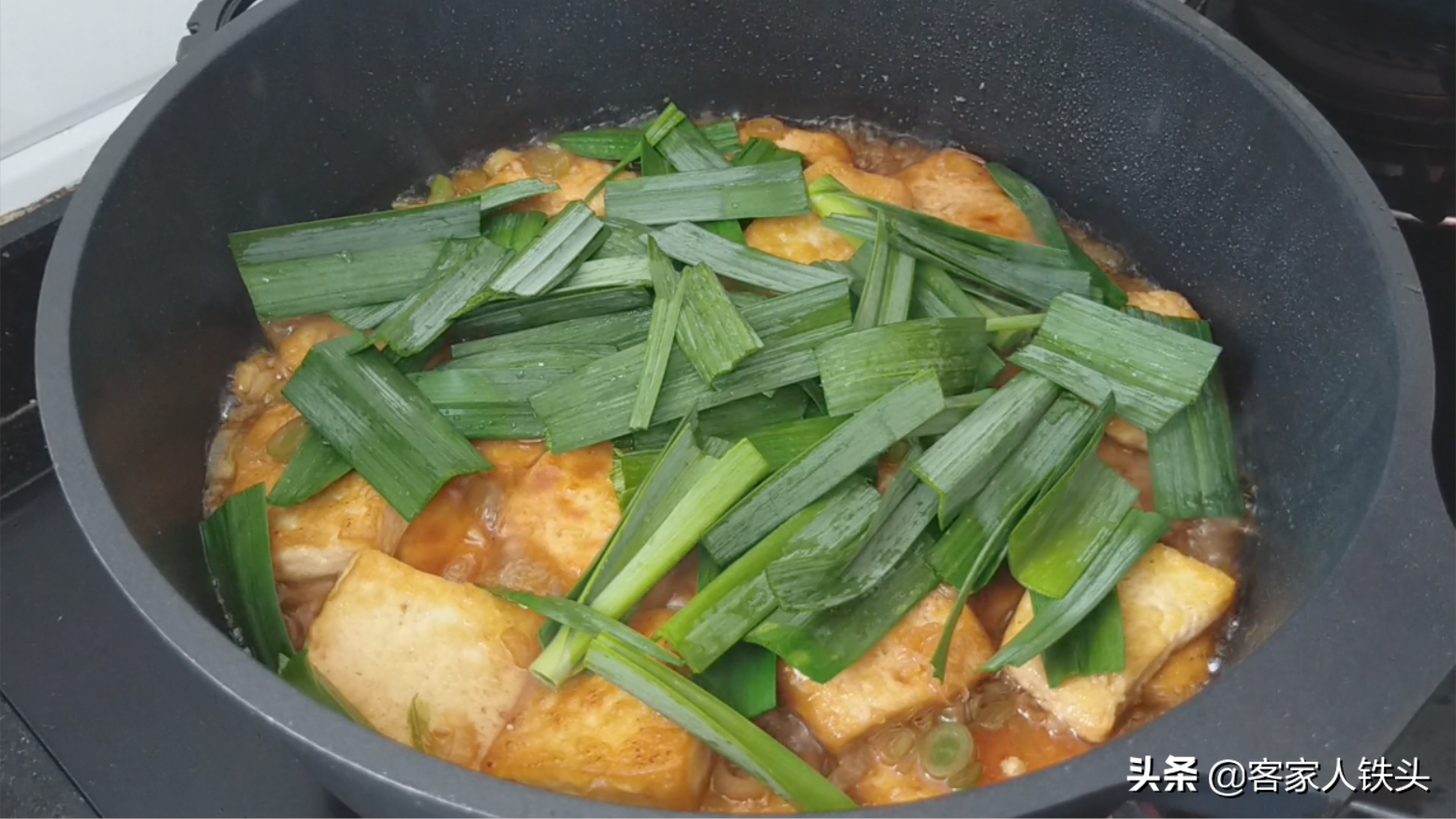 以后待客豆腐就这样做，3块豆腐1勺酱，出锅真香，比肉还受欢迎