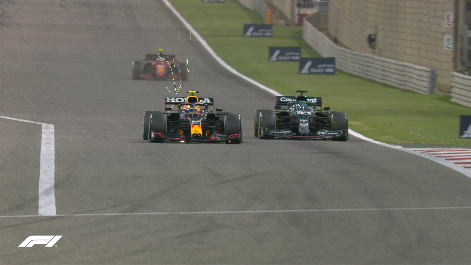 F1巴林站：汉密尔顿险胜维斯塔潘 奔驰F1终于寻到