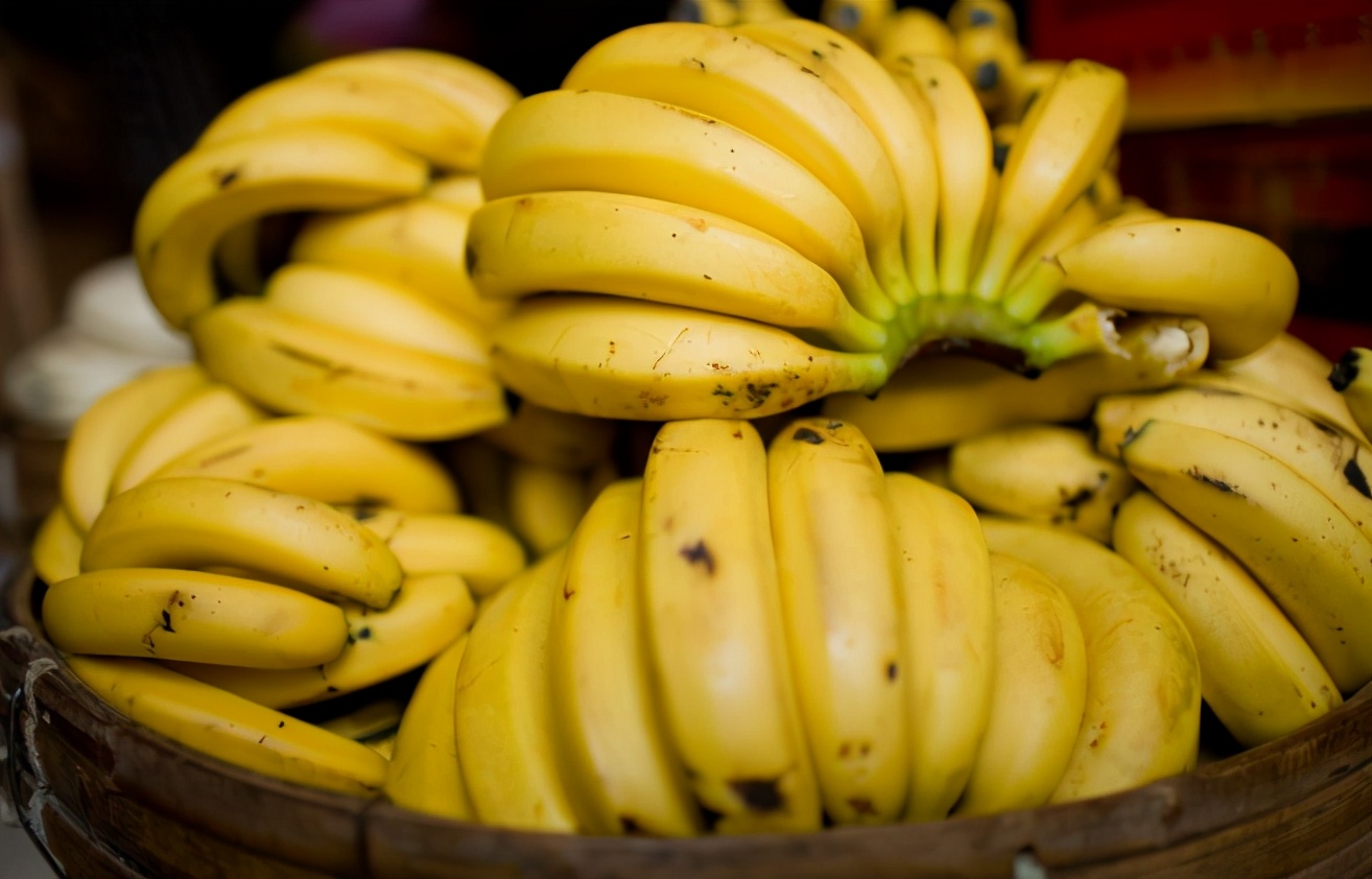 怎麼辨別出“打了激素”的香蕉？ 水果店老闆：學會一招，輕鬆避開