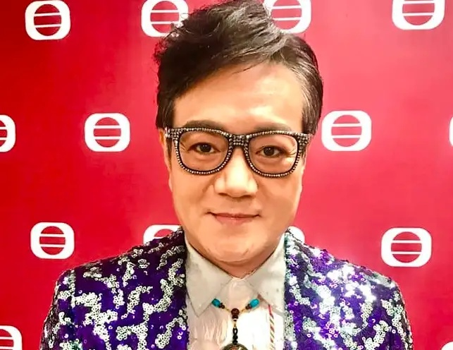 愚人节吃瓜真假难辨：2人官宣恋情，3人分手婚变