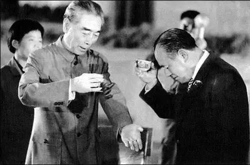 日本给中国造成巨大灾难，为什么国共两党都放