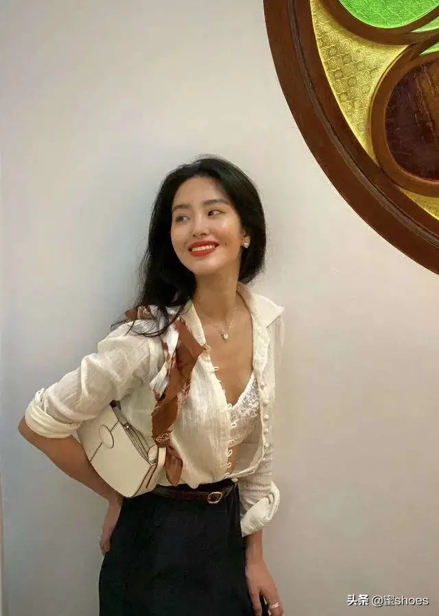 杨采钰的颜值变高,你知道她是怎么从土妞进化