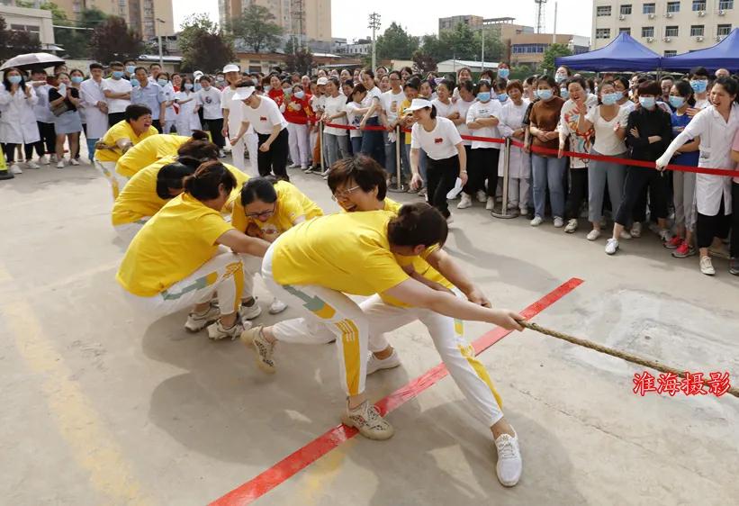 三原县医院庆祝“5.12”国际护士节拔河比赛