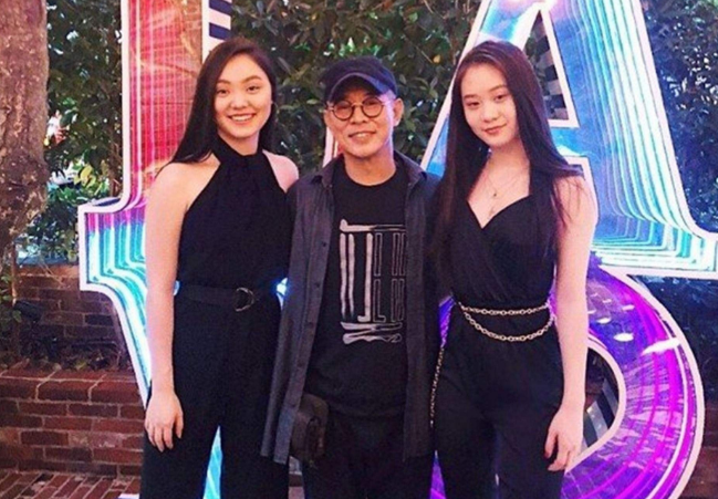 李连杰俩女儿近照曝光，妹妹继承妈妈美貌，姐姐皮肤黝黑神似爸爸