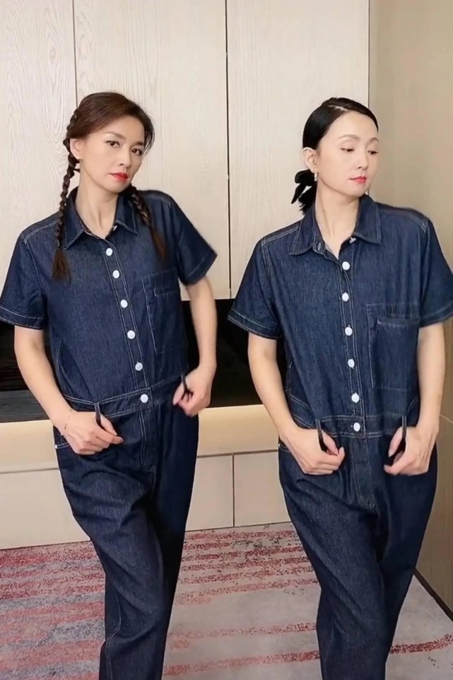 陶虹张庭真是“不老神颜”,俩闺蜜再一次合体比美,张庭哪像50