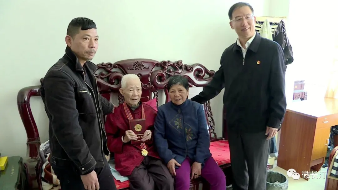 福建长汀:传扬抗美援朝精神 颁发纪念章致敬老兵